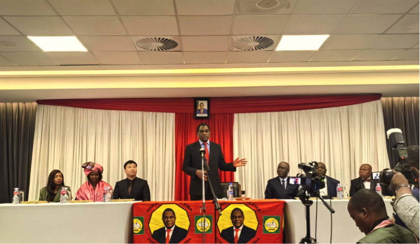 今年会资源总裁助理王治伟受邀 出席赞比亚总统晚宴