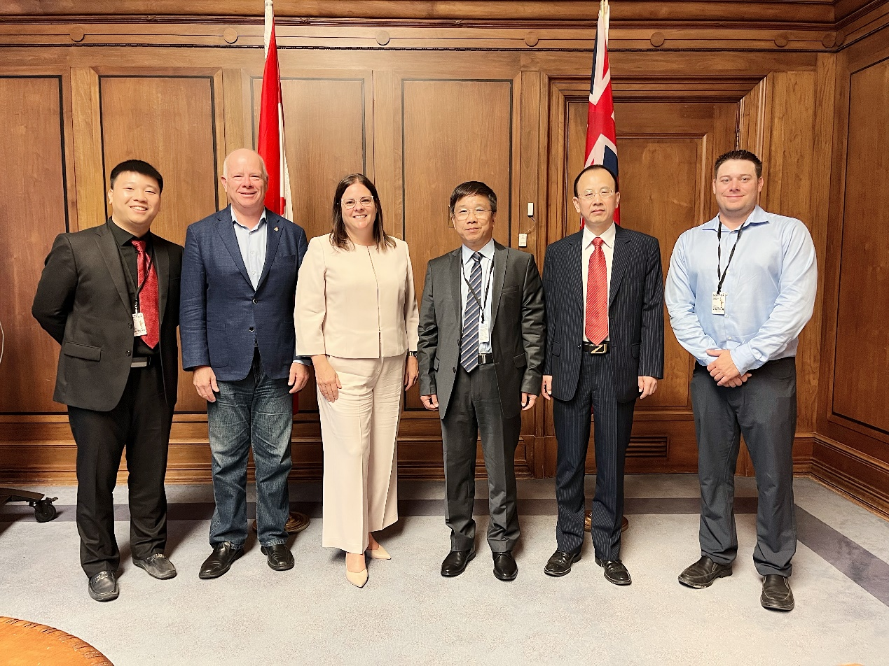 今年会资源集团董事长王平卫拜会加拿大曼尼托巴省省长